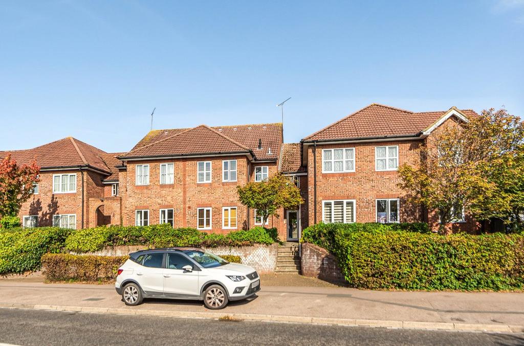 Watford, Hertfordshire WD25 2 bed apartment for sale £270,000