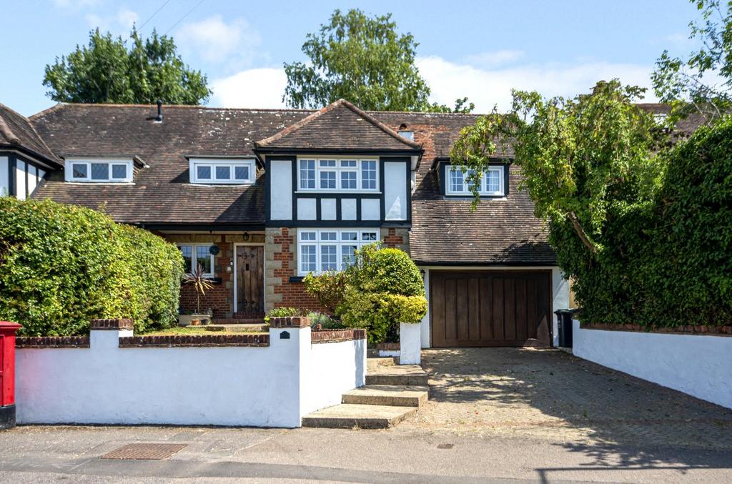 Kings Langley, Hertfordshire WD4 4 bed semidetached house for sale £