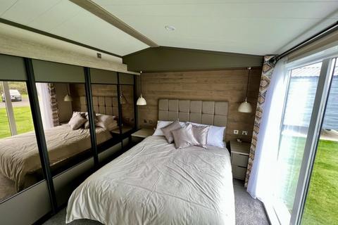 2 bedroom lodge for sale - Golden Leas Holiday Park