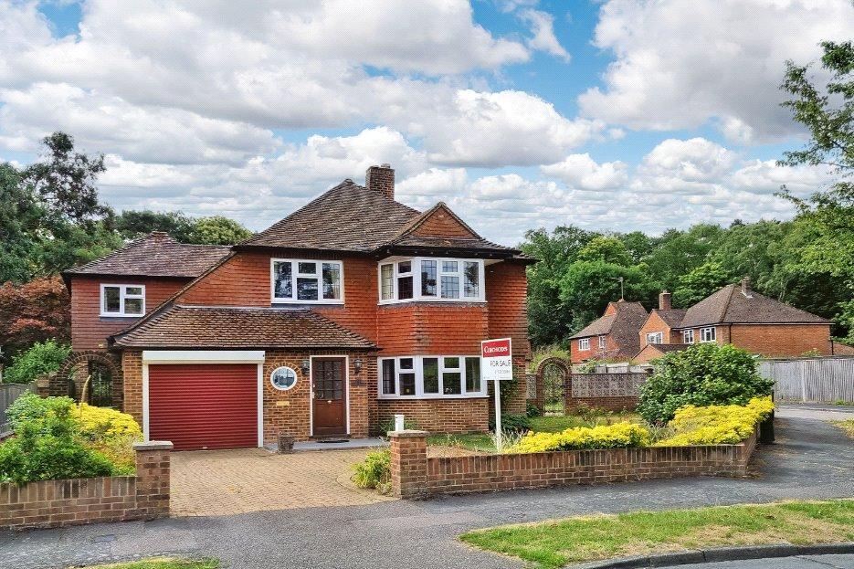 Lovelace Drive, Pyrford, GU22 4 bed detached house for sale £895,000