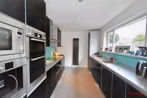 5 bedroom bungalow for sale - Elim Court Gardens, Crowborough, TN6 1BP