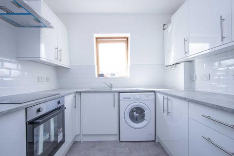 2 bedroom flat to rent, Railton Road Herne Hill