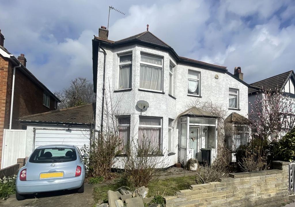 91 Warwick Road, Thornton Heath, Surrey, CR7 7NN 5 bed detached house