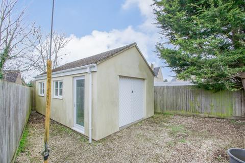 2 bedroom end of terrace house for sale - Rock Road, Carterton, Oxfordshire, OX18