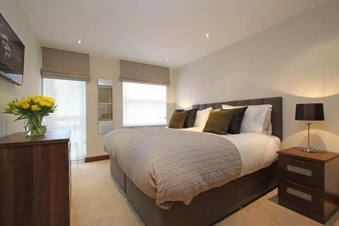 3 bedroom apartment to rent, ENNISMORE GARDENS, KNIGHTSBRIDGE, SW7