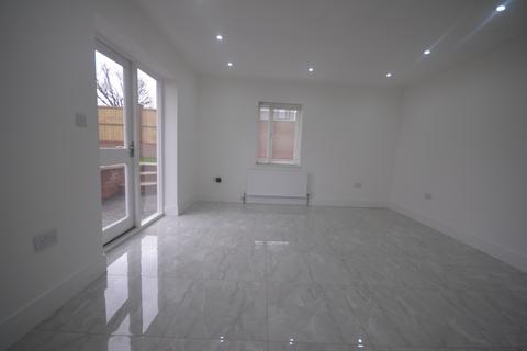 1 bedroom bungalow to rent - Ilford, IG6