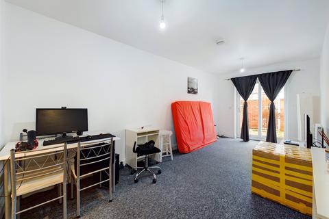 1 bedroom apartment to rent, Flat 3 Cloisters View, Hare Lane, Gloucester, GL1