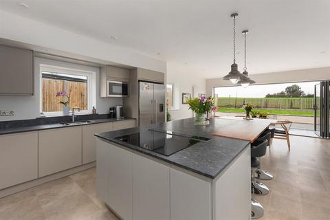 4 bedroom detached bungalow for sale - Clover Rise, South Tankerton, Whitstable