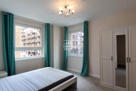 3 bedroom flat to rent, 4 Frank Searle Passage, E17