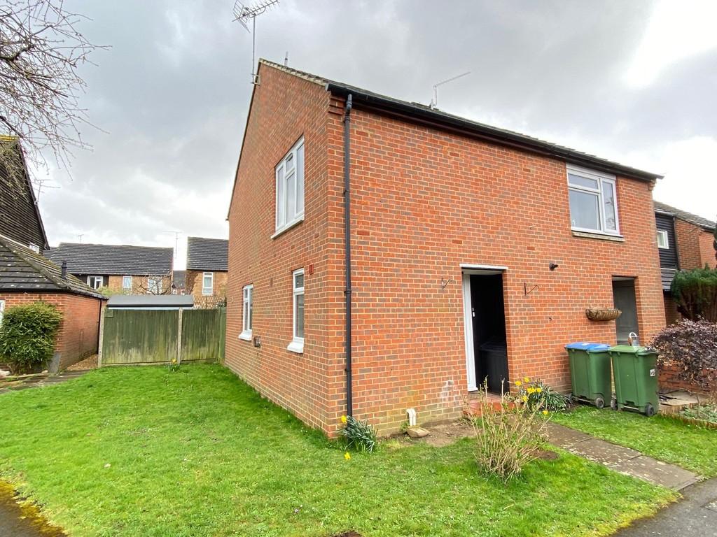 Serrin Way, Horsham 1 bed semidetached house £975 pcm (£225 pw)