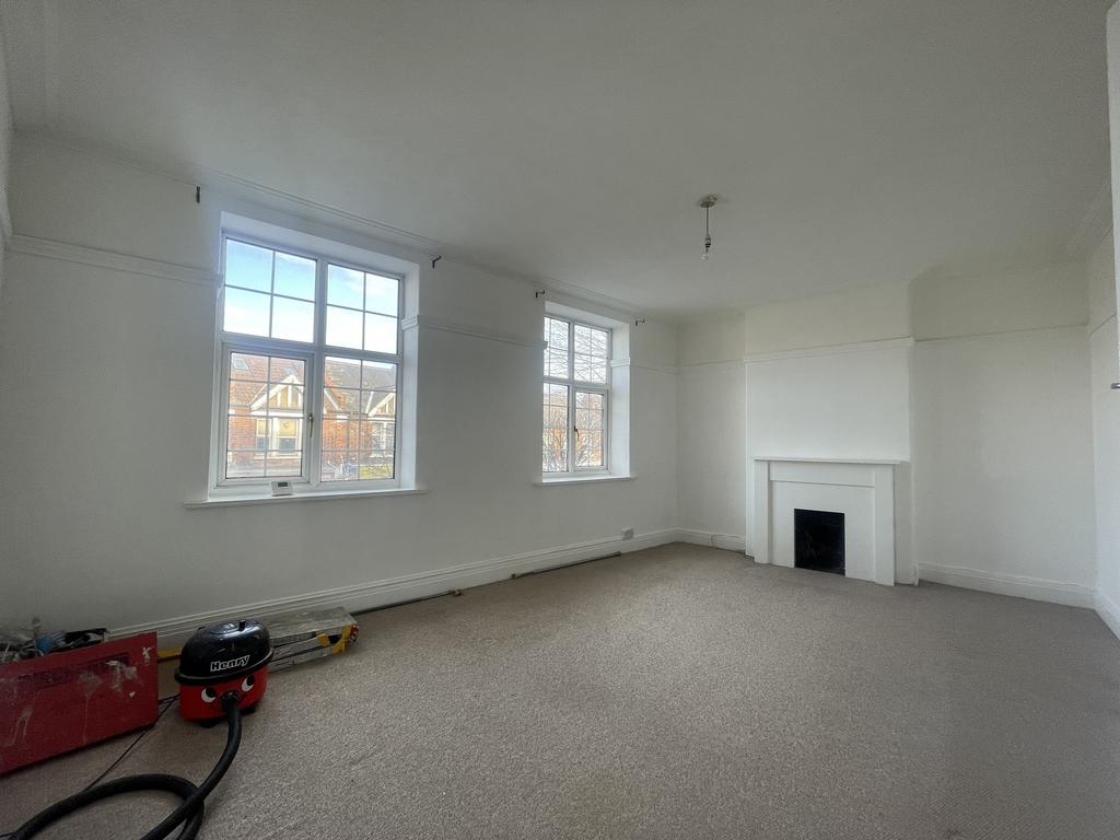 Niagara House, Ealing, W5 2 bed flat £1,500 pcm (£346 pw)
