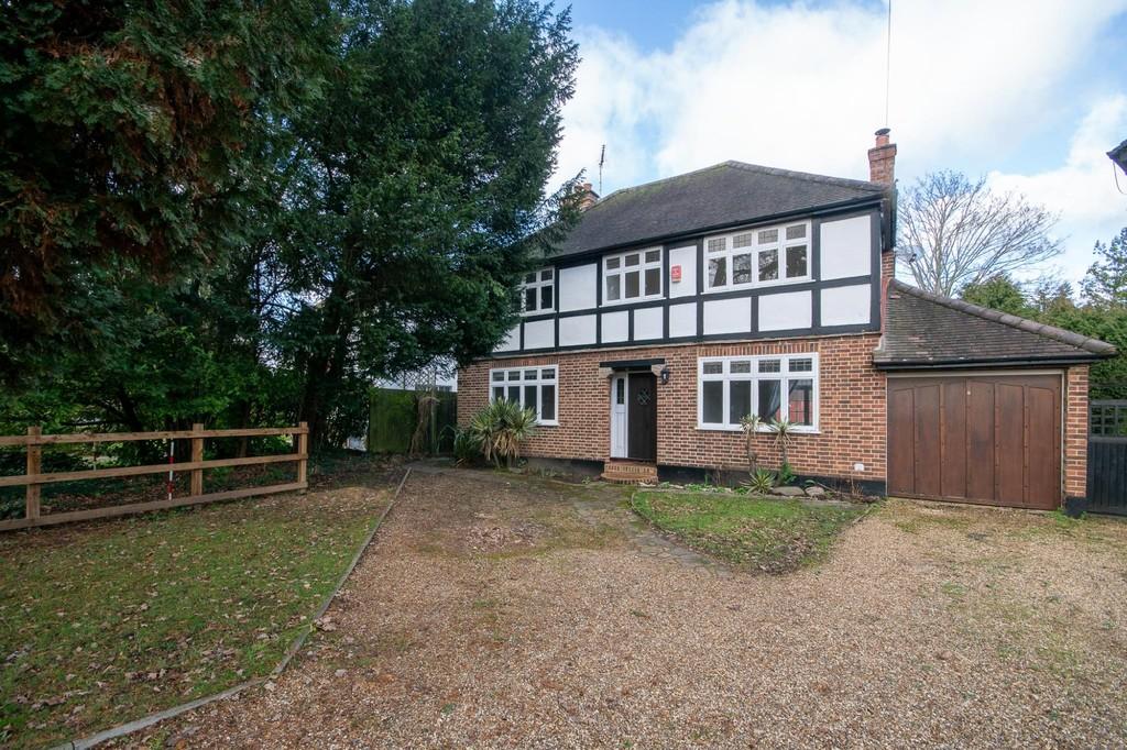 Moss Lane, Pinner HA5 3 bed detached house £1,295,000