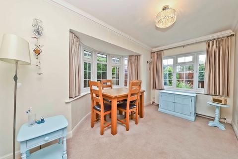 26 Eastfields, Pinner, HA5 2SR