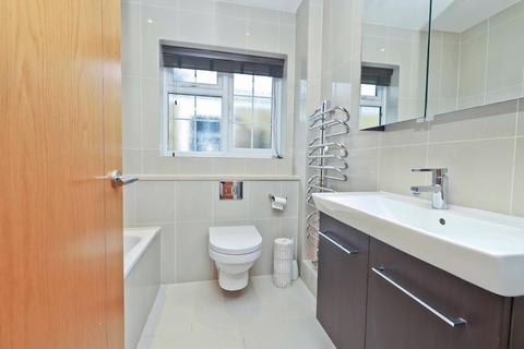 26 Eastfields, Pinner, HA5 2SR