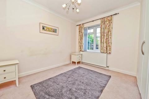 26 Eastfields, Pinner, HA5 2SR