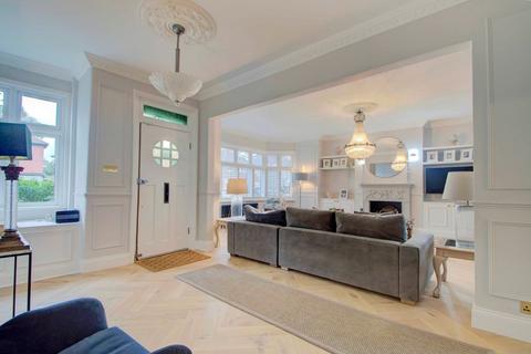 16 Cecil Park, Pinner, HA5 5HH