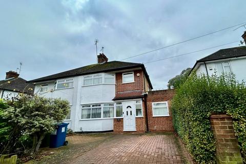 4 bedroom semi-detached house to rent - Eastern Avenue, Pinner HA5