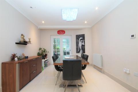 4 bedroom semi-detached house to rent, Eastern Avenue, Pinner HA5