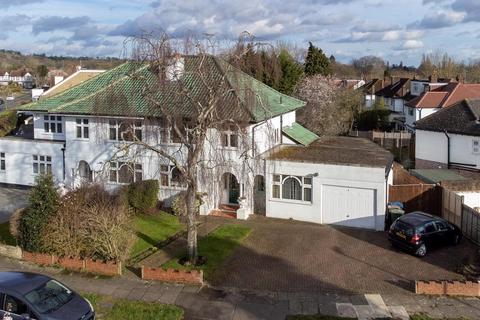 4 Furham Feild, Pinner, HA5 4DZ