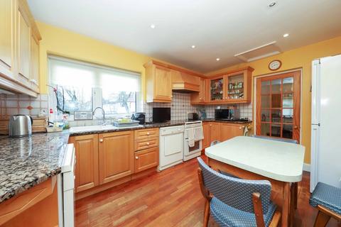 4 Furham Feild, Pinner, HA5 4DZ
