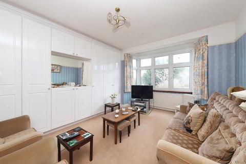 4 Furham Feild, Pinner, HA5 4DZ
