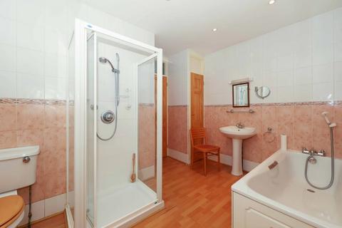 4 Furham Feild, Pinner, HA5 4DZ