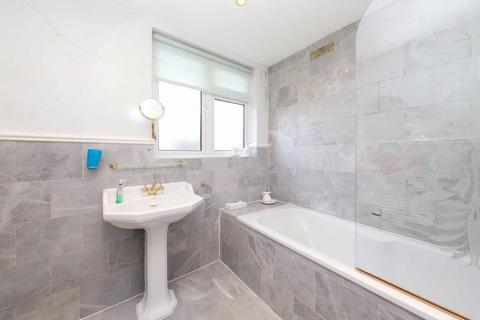 4 Furham Feild, Pinner, HA5 4DZ