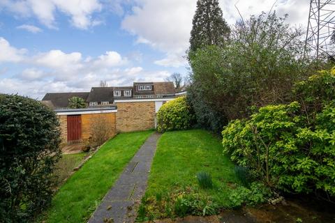 38 Wakehams Hill, Pinner, HA5 3BQ