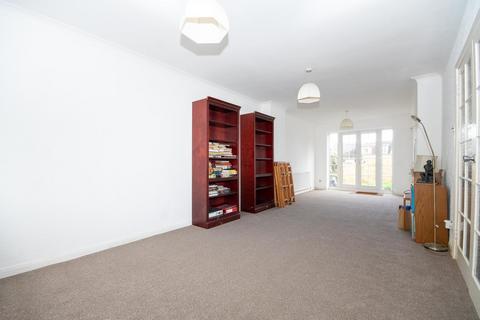 38 Wakehams Hill, Pinner, HA5 3BQ