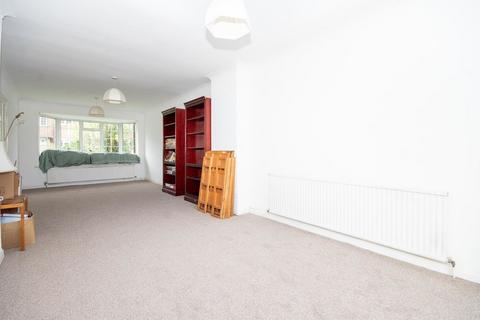 38 Wakehams Hill, Pinner, HA5 3BQ