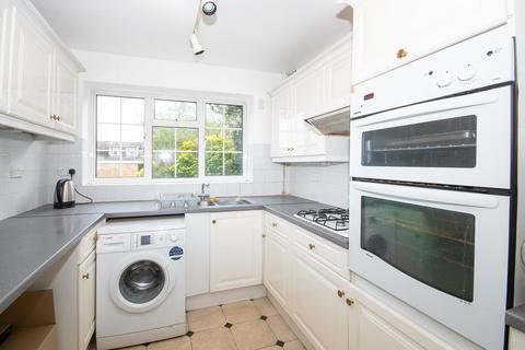 38 Wakehams Hill, Pinner, HA5 3BQ