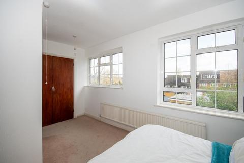 38 Wakehams Hill, Pinner, HA5 3BQ