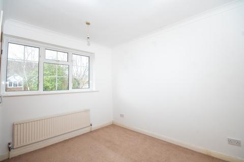 38 Wakehams Hill, Pinner, HA5 3BQ