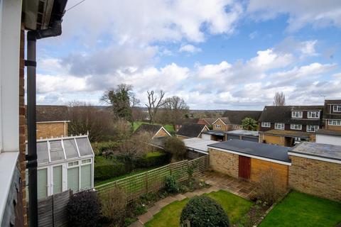38 Wakehams Hill, Pinner, HA5 3BQ