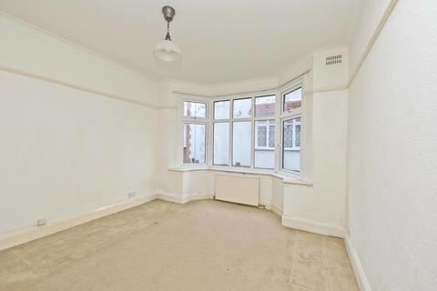 12 West End Court, Pinner, HA5 1BP
