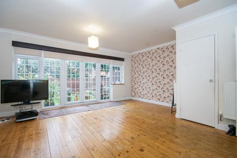 17 Farthings Close, Pinner, HA5 2QR