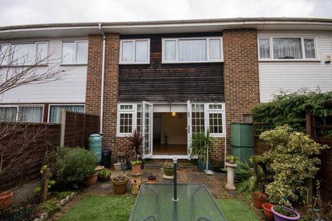 17 Farthings Close, Pinner, HA5 2QR