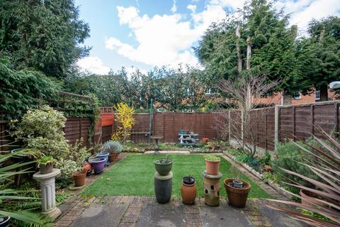 17 Farthings Close, Pinner, HA5 2QR