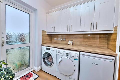 7 Newnham Avenue, Ruislip, HA4 9RW