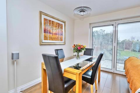 7 Newnham Avenue, Ruislip, HA4 9RW