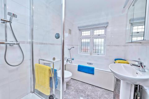 7 Newnham Avenue, Ruislip, HA4 9RW