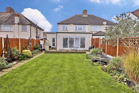 7 Newnham Avenue, Ruislip, HA4 9RW
