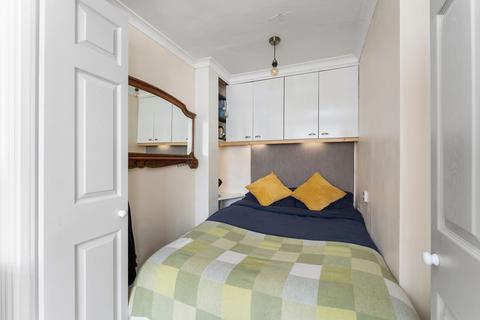 11 Gardner Close, London, E11 2HN