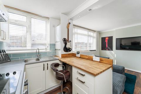 11 Gardner Close, London, E11 2HN