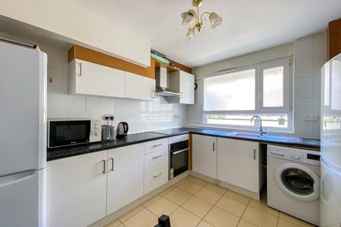 4 bedroom flat to rent - St. Martin's Road, Stockwell, London, SW9