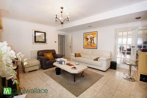 1 Pauls Green, Waltham Cross, EN8 7JQ
