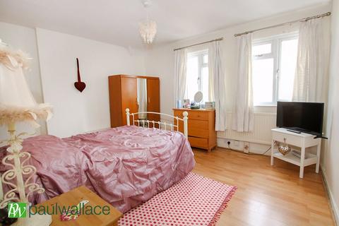 1 Pauls Green, Waltham Cross, EN8 7JQ