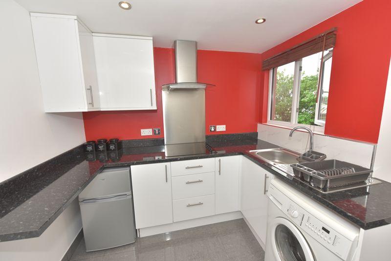 Penshurst Road, Thornton Heath Studio £1,245 pcm (£287 pw)