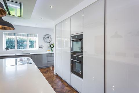 10 Crystal Close, Mickleover, Derby, DE3 0BP