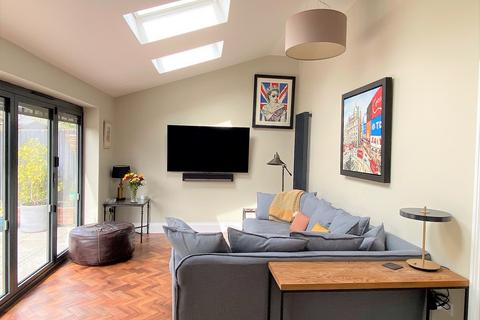 10 Crystal Close, Mickleover, Derby, DE3 0BP